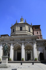Fototapeta na wymiar Basilica of San Lorenzo Maggiore - Basilica San Lorenzo Maggiore