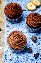 Vegan chocolate banana cupcakes with chocolate cashew cream fros