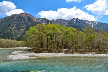 春の上高地