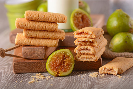 biscotti ripieni alla crema di fichi