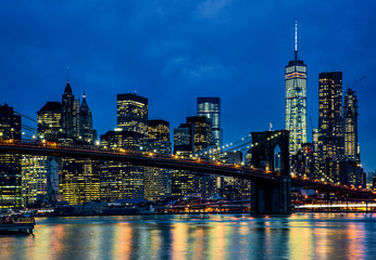 Fototapeta na wymiar panorama new york city at night and brooklyn bridge