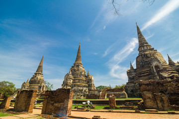 Fototapeta premium Wat Prasrisanphet, Ayuthaya history park blue sky