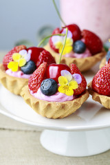 Cupcakes with fresh fruits and edible flowers.