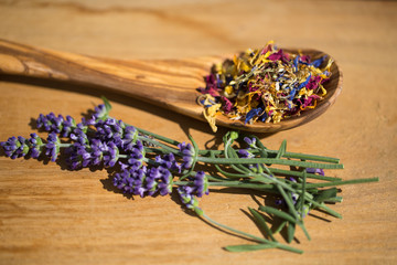 Blütenmix mit Lavendel 