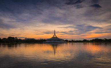 Fototapeta na wymiar Sunrise at Rama9 Park