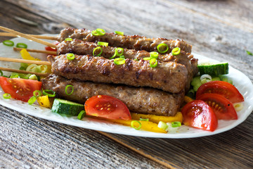 Minced meat kebab with fresh vegetable