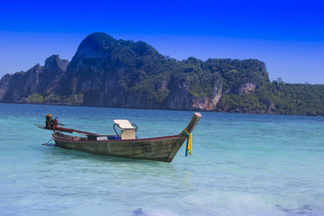 Plakat Boot am Strand bei Phuket, Thailand, Asien