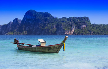 Naklejka na ściany i meble Boot am Strand bei Phuket, Thailand, Asien