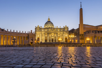 Obraz premium The Saint Peters basilica and square