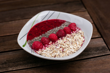 Smoothie bol framboises fruits rouges graines de chia