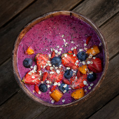 Smoothie bol framboises fruits rouges graines de chia
