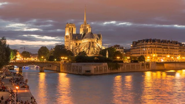 Frankreich Paris Kathedrale Notre Dame mit Seine bei Nacht