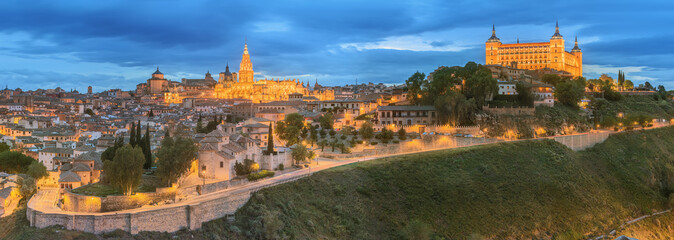 Fototapeta premium Panoramic view of ancient city and Alcazar on a hill over the Tagus River, Castilla la Mancha, Toledo, Spain