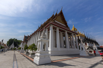 Obraz premium Loha Prasat Metal Castle and Wat Ratcha Natdaram Worawihan in Bangkok, Thailand.