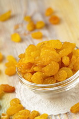 Dried raisins in a bowl