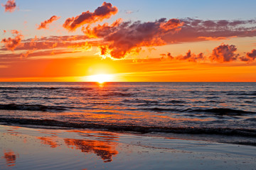 Obraz premium Beautiful Sunset Over Baltic Sea with cloud and beams, Jurmala Dzintari