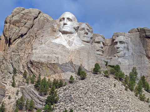 Sunlt image of President George Washington at Mt. Rushmore Natio