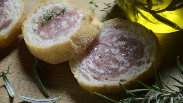 X&uacute;c x&iacute;ch trong lớp vỏ b&aacute;nh m&igrave; Երշիկ Հացի ընդերքը Salsiccia in crosta di pane Sausage in bread crust Saucisse en cro&ucirc;te de pain Salchicha en la corteza del pan Wurst in brotkruste Mus&eacute;t Musetto
