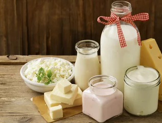 Photo sur Aluminium Produits laitiers produits laitiers biologiques - lait, crème sure, fromage cottage, yaourt