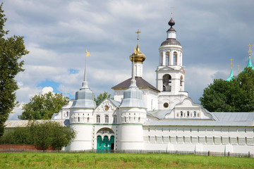 Fototapeta na wymiar View of Holy gates and Church of St. Nicholas of cloud by day. Svyato-Vvedensky Tolgsky convent, Yaroslavl, Russia