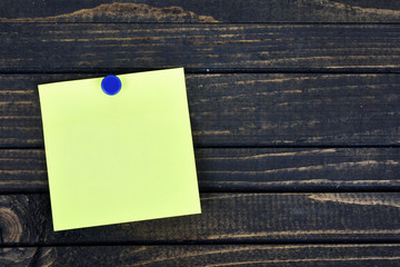 Empty note on table