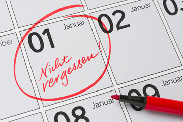 Kalender mit der Notiz Nicht vergessen - 1. Januar