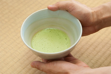 お抹茶をいただく
