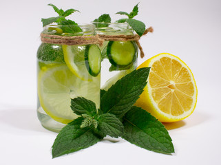 Refreshing water with lemon, mint and cucumber