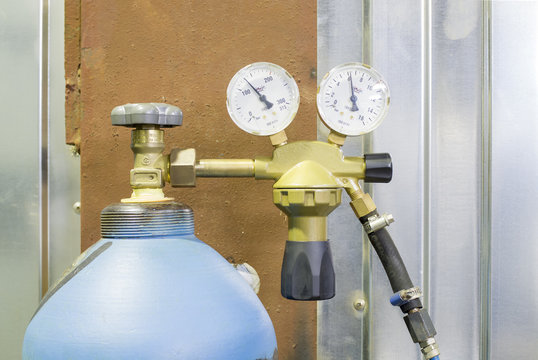 Pressure gauges and valves of gas cylinder pressure gauge