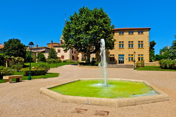 Obraz premium FONTAINE VILLAGE ARNAS 1