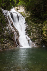 Fototapeta premium 愛媛県宇和島市 薬師谷渓谷 雪輪の滝