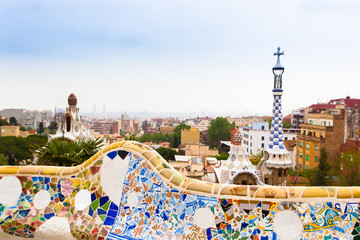 Naklejka premium Park Guell autorstwa architekta Gaudiego w Barcelonie, Hiszpania.