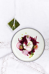 Schafkäse mit roter Beete
