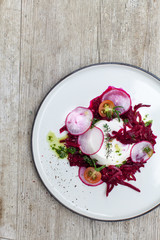 Schafkäse mit roter Beete