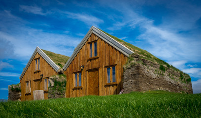 Fototapeta na wymiar Maisons en tourbe à Moorudalur en Islande