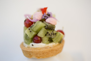 mini pie with kiwi