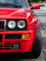 Rotes italienisches Homologationsmodell für den Rallyesport der Achtzigerjahre und Neunzigerjahre...