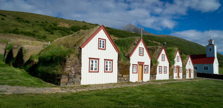 Maisons en tourbe &agrave; Grenivik en Islande