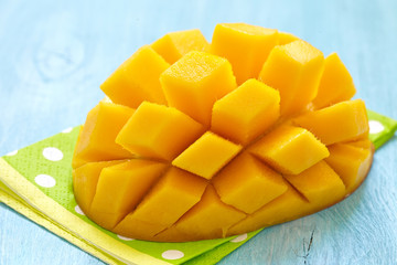 Mango cubes and slices