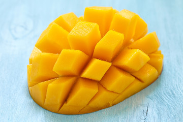 Mango cubes and slices