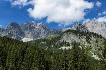 Fototapeta na wymiar Mountain scene in the Alps austrian travel destination Wilder Kaiser chain, Tyrol.