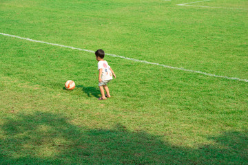 サッカーボールと男の子