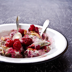 Ice cream with raspberries