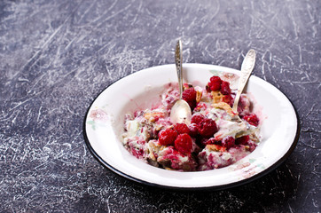 Ice cream with raspberries