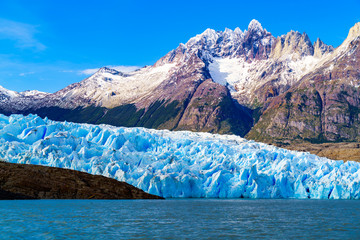 Fototapeta na wymiar Grey Glacier at the Grey Lake in southern patagonia ice field
