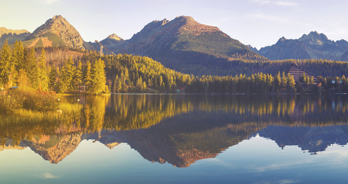 Jezioro górskie Strbske Pleso ,Tatry,Słowacja-kolorystyka retro © Mike Mareen