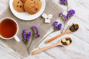 Obraz na płótnie Canvas Herbal tea and cookies