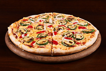 Grilled zucchini and red pepper pizza