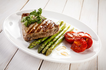 Grilled beefsteak and asparagus 