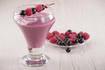 Smoothies of raspberry and blackcurrant with yogurt.
